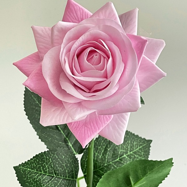 Искусственные цветы NN Ветка Роза 43 см светло-розовая